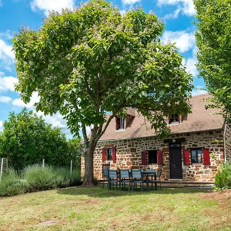 Holiday home Beautiful With Pool In Teillots, Cleaning Included