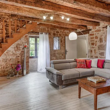 Beautiful With Pool In Teillots, Cleaning Included Holiday home *