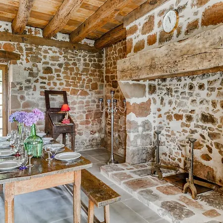 Holiday home Beautiful With Pool In Teillots, Cleaning Included